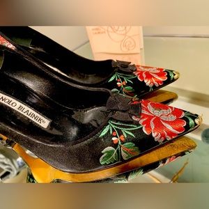 Hello gorgeous Manolo heel!